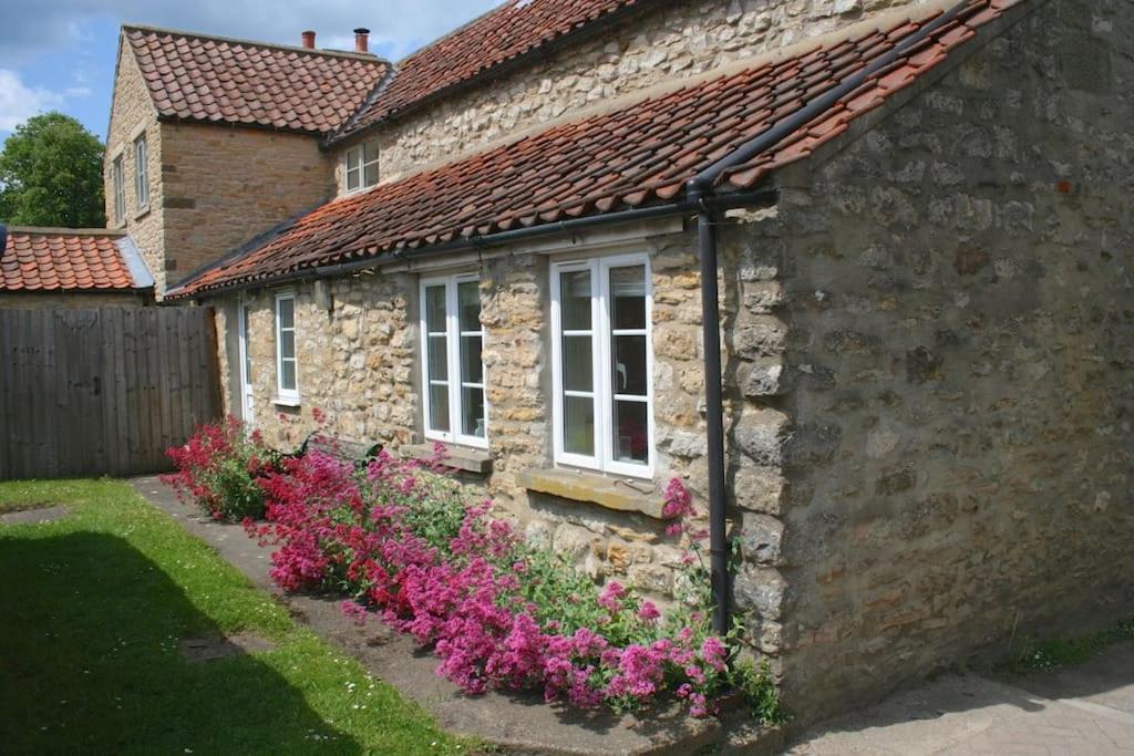 Pretty Yorkshire Stone Cottage Harome Exterior photo