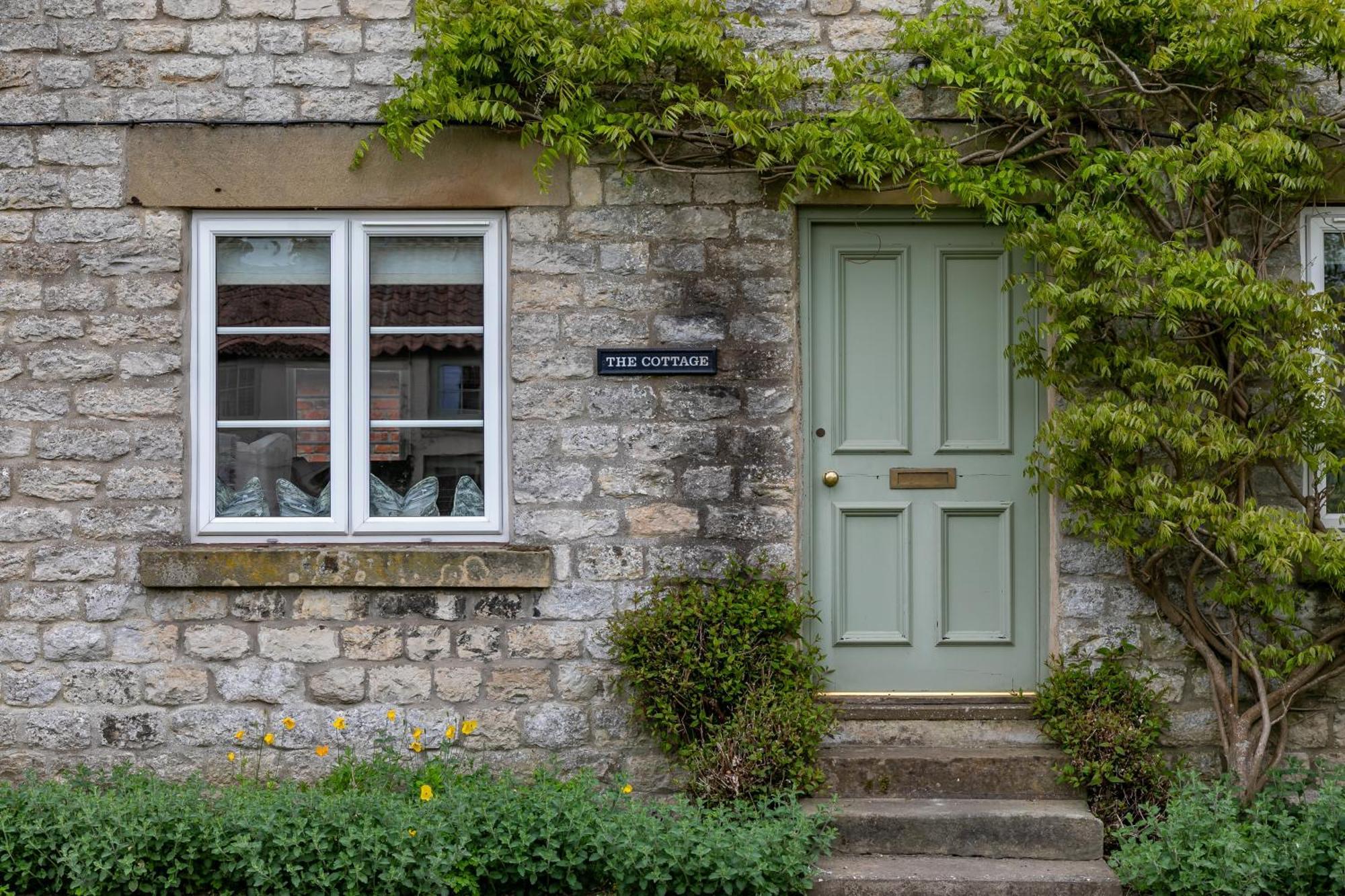 Pretty Yorkshire Stone Cottage Harome Exterior photo